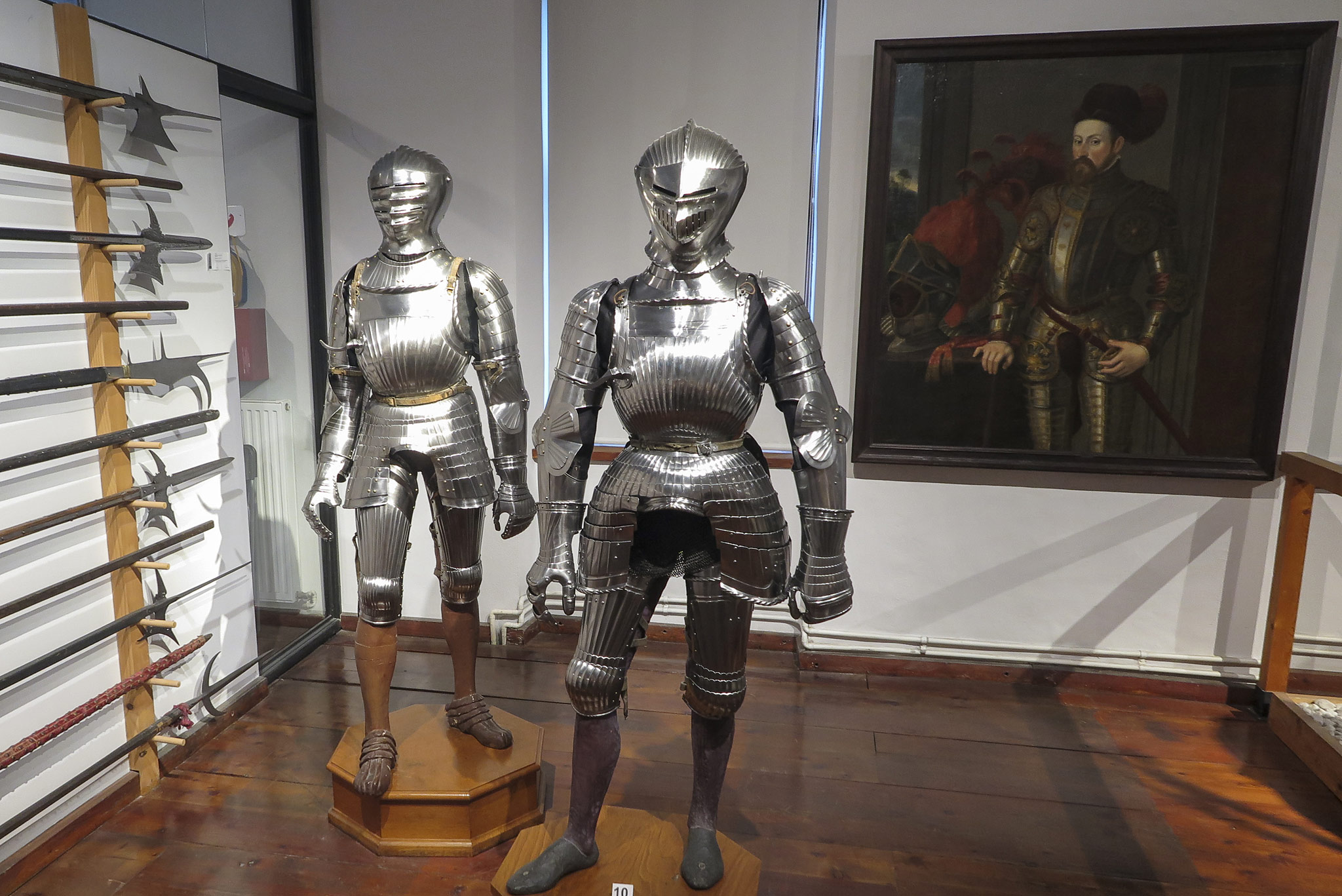 Schloss Ambras, Innsbruck (Photo license: CC BY-NC 2.0)